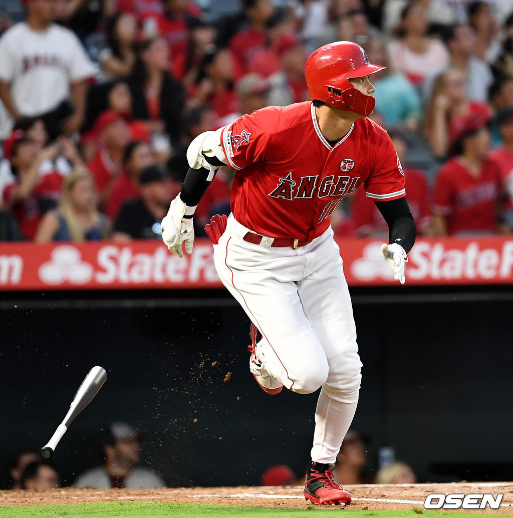 1회말 1사 1루 상황 에인절스 오타니가 2루타를 날리고 있다. /dreamer@osen.co.kr