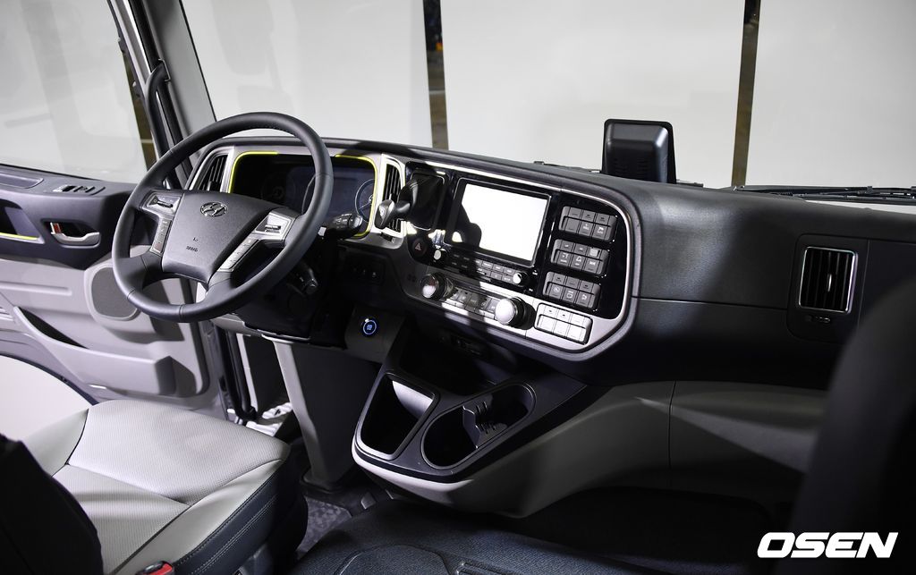 현대자동차 준대형 트럭 ‘파비스(PAVISE)’ 내부.