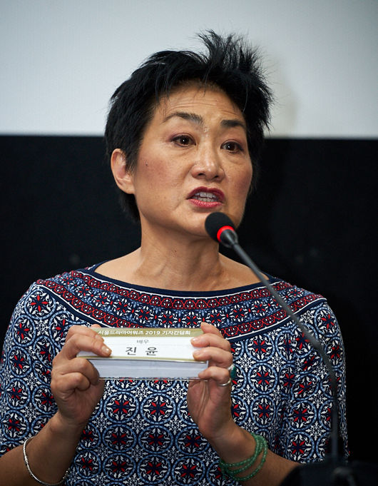 [사진=서울드라마어워즈조직위원회 제공] '김씨네 편의점'에서 엄마 역으로 출연하는 한국계 캐나다 배우 진 윤.