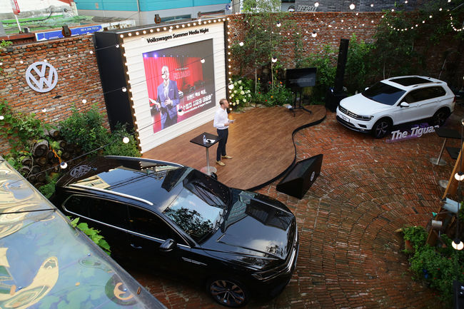 왼쪽 아래가 3세대 투아렉.