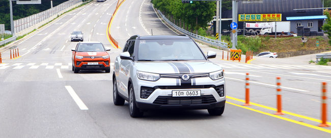 쌍용차 베리 뉴 티볼리 주행샷.