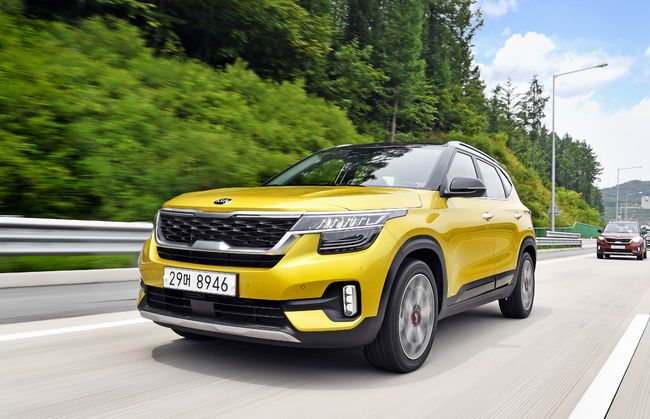 기아차 셀토스 주행샷.