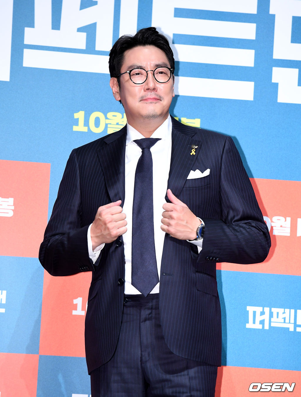 영화 '퍼펙트맨’ 제작보고회가 30일 오전 서울 압구정 CGV에서 열렸다.  ‘퍼펙트맨’은 까칠한 로펌 대표 ‘장수’(설경구)와 철없는 꼴통 건달 ‘영기’(조진웅)가 사망보험금을 걸고 벌이는 인생 반전 코미디. 오는 10월초 개봉.  배우 조진웅이 포토타임을 하고 있다. /jpnews@osen.co.kr