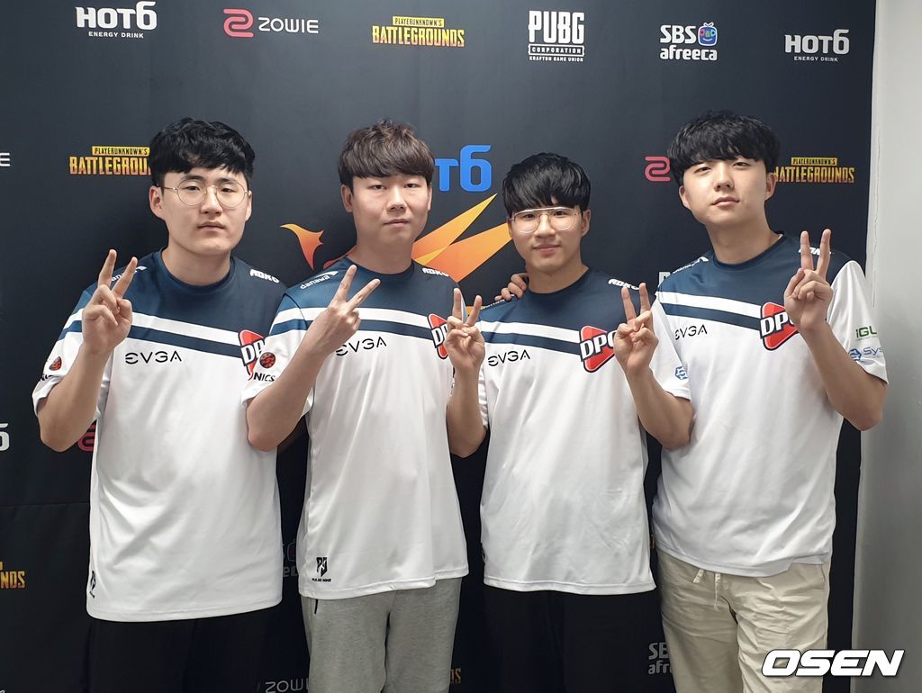 DPG EVGA. 왼쪽부터 '주원' 김주원, '스틱스' 이승범, '언더' 박성찬, '막내' 신동주.