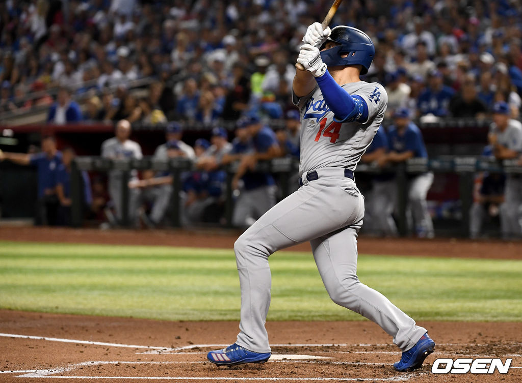 2회초 1사 2루 상황 다저스 키케 에르난데스가 선제 1타점 2루타를 날리고 있다. /dreamer@osen.co.kr