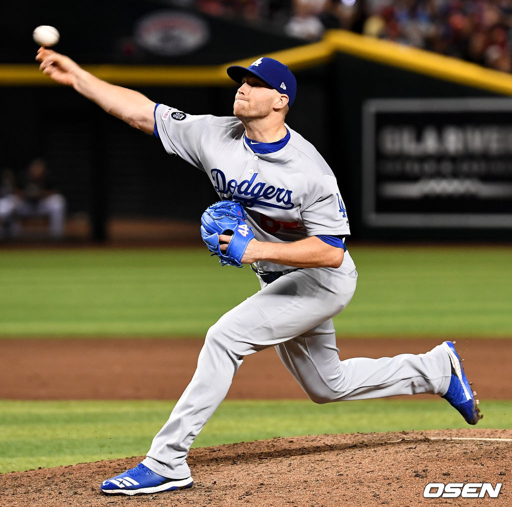 7회말 마운드에 오른 다저스 투수 케이시 세들러가 힘차게 공을 뿌리고 있다. /dreamer@osen.co.kr