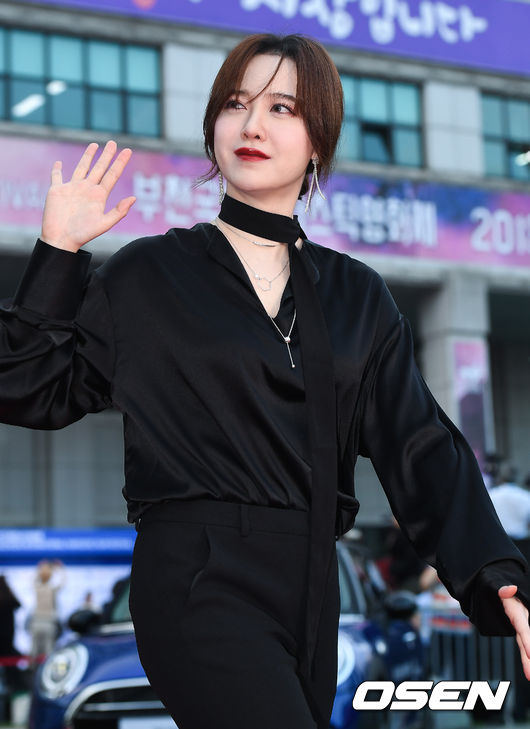 [OSEN=부천,박준형 기자 ] 12일 오후 경기도 부천시 중동 부천시청 앞 광장에서 진행된 '제22회 부천국제판타스틱 영화제(BIFAN)' 레드카펫 포토월 행사에 구혜선이 레드카펫을 밟고 있다. /  soul1014@osen.co.kr