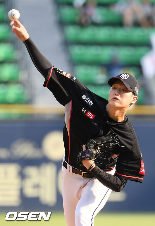 KT 선발 배제성이 힘차게 공을 뿌리고 있다./rumi@osen.co.kr