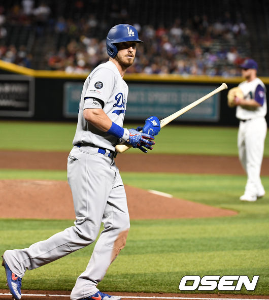 3회초 1사 주자 2,3루 LA 벨린저가 타석에서 고의사구를 얻어 출루하고 있다. /dreamer@osen.co.kr
