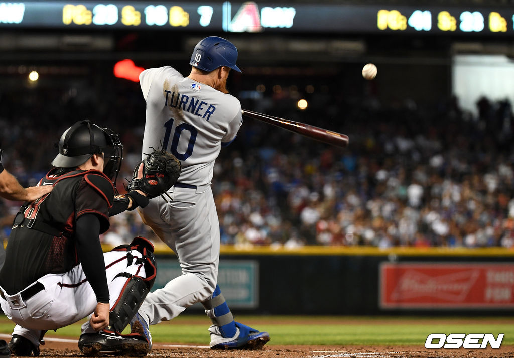 3회초 2사 주자없는 상황 다저스 저스틴 터너가 선제 솔로포를 날리고 있다. /dreamer@osen.co.kr