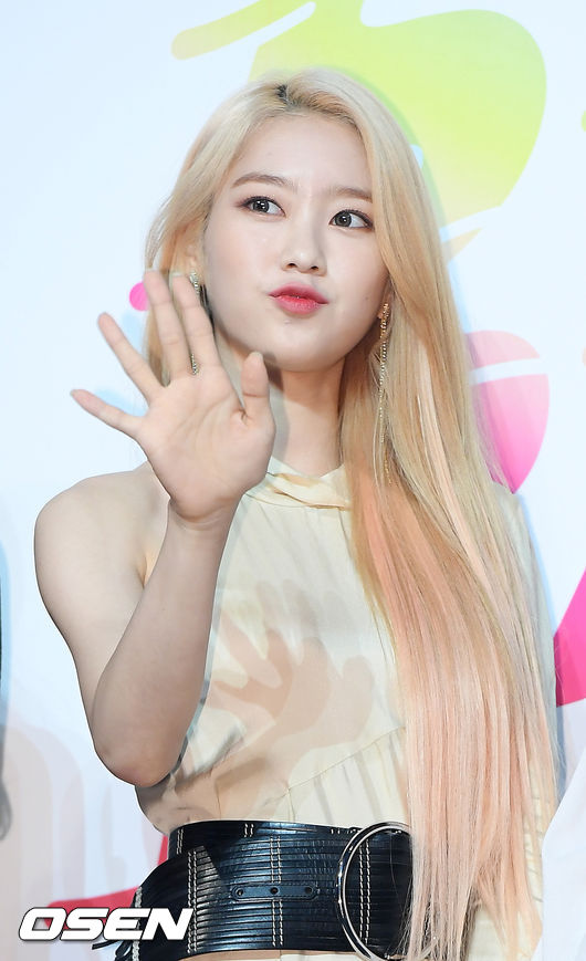 가수 오마이걸 지호가 입장하며 포즈를 취하고 있다./ rumi@osen.co.kr