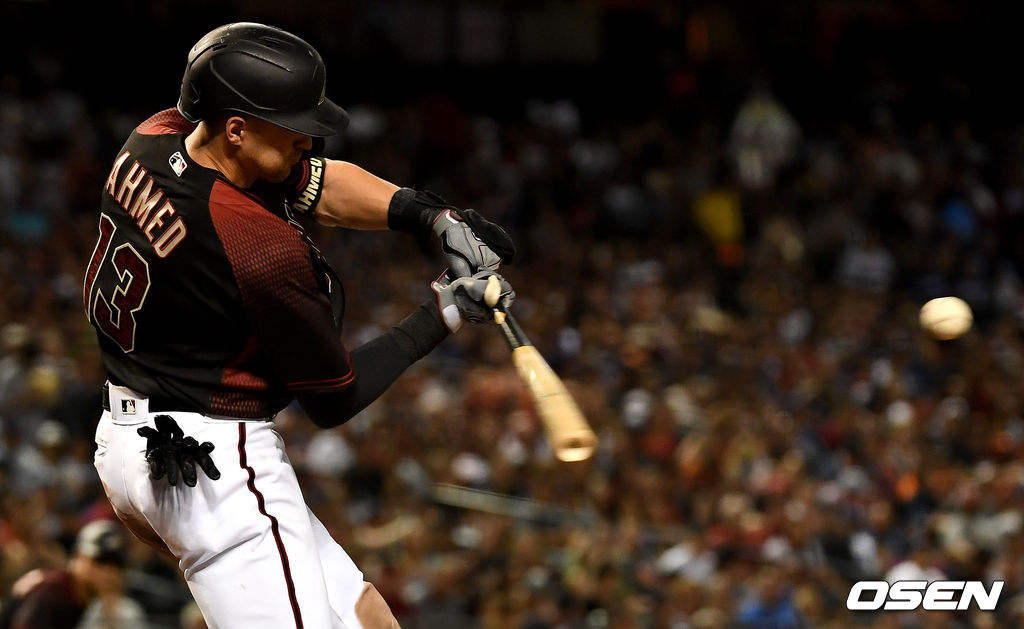 5회말 1사 1, 2루 상황 애리조나 닉 아메드가 다시 앞서가는 2타점 2루타를 날리고 있다. /dreamer@osen.co.kr