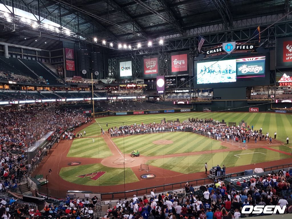 경기 후 콘서트를 즐기는 애리조나팬들. /fpdlsl72556@osen.co.kr 