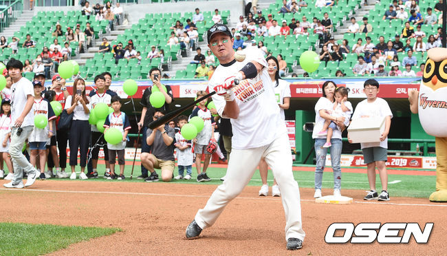 경기에 앞서 SK 최정이 희망 홈런레이스를 참석해 홈런을 날리고 있다. / soul1014@osen.co.kr