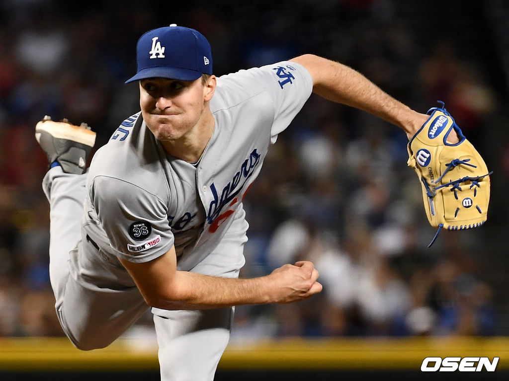 다저스 선발 로스 스트리플링이 힘차게 공을 뿌리고 있다. /dreamer@osen.co.kr