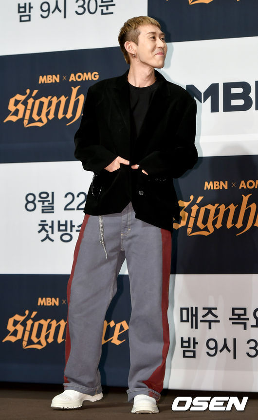 가수 코드쿤스트가 포토타임을 하고있다. / ksl0919@osen.co.kr