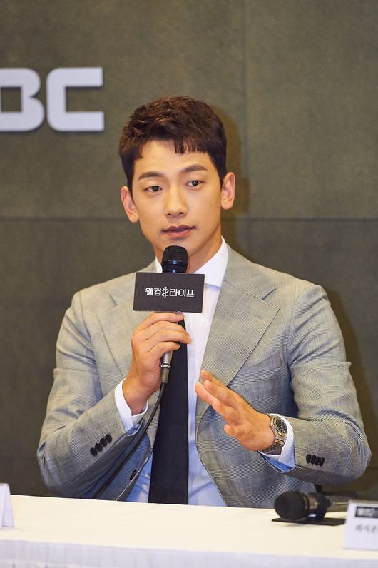 [사진=MBC 제공] 배우 정지훈이 '웰컴2라이프' 기자간담회에서 발언을 이어가고 있다.