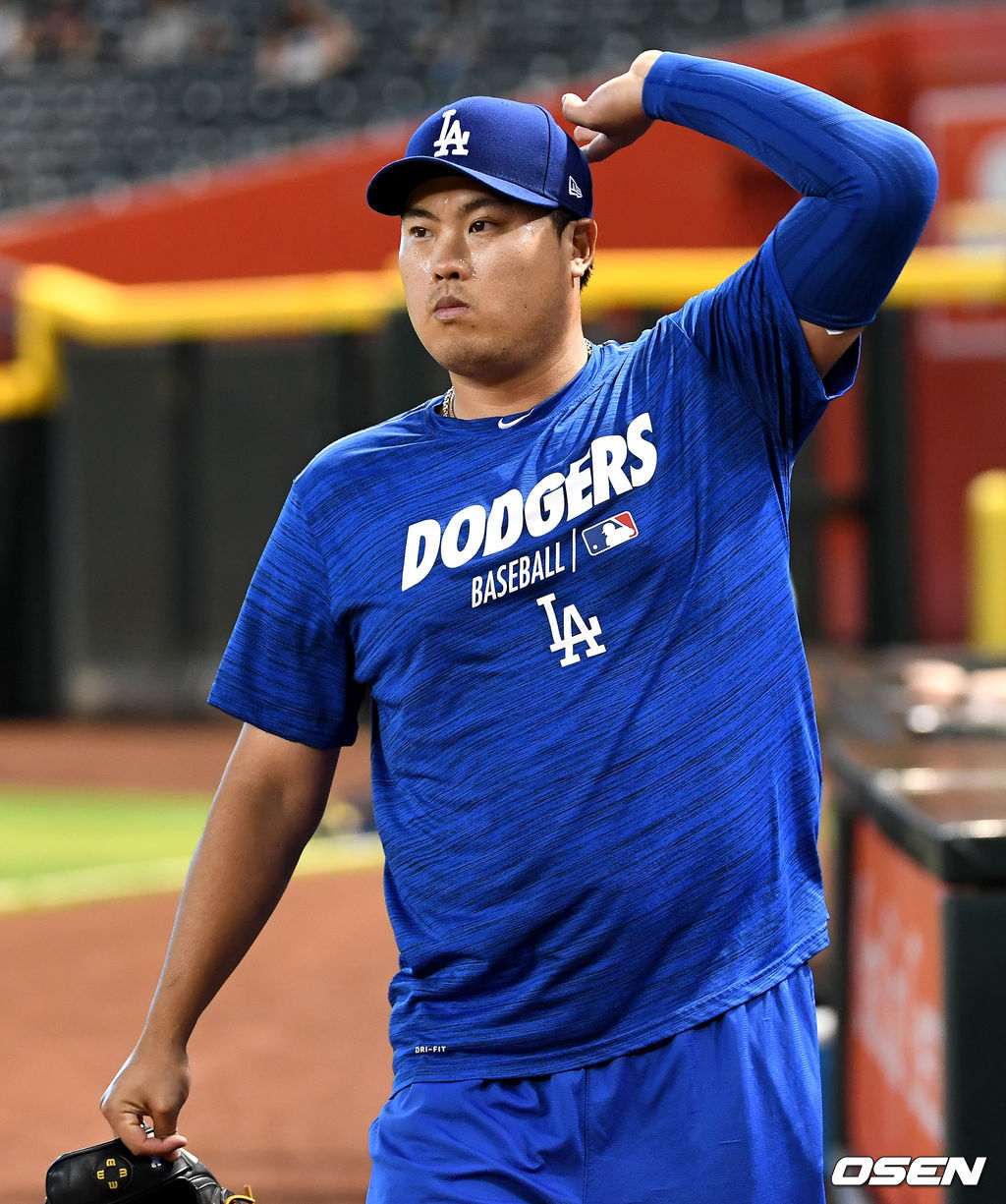 다저스 류현진이 외야에서 훈련을 마친 뒤 더그아웃으로 향하고 있다. /dreamer@osen.co.kr