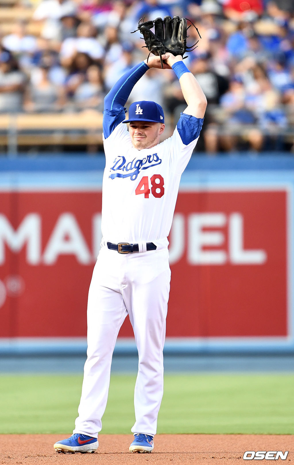 메이저리그에 데뷔하는 다저스 신인 가빈 럭스가 1회 2루 수비를 준비하고 있다. /dreamer@osen.co.kr