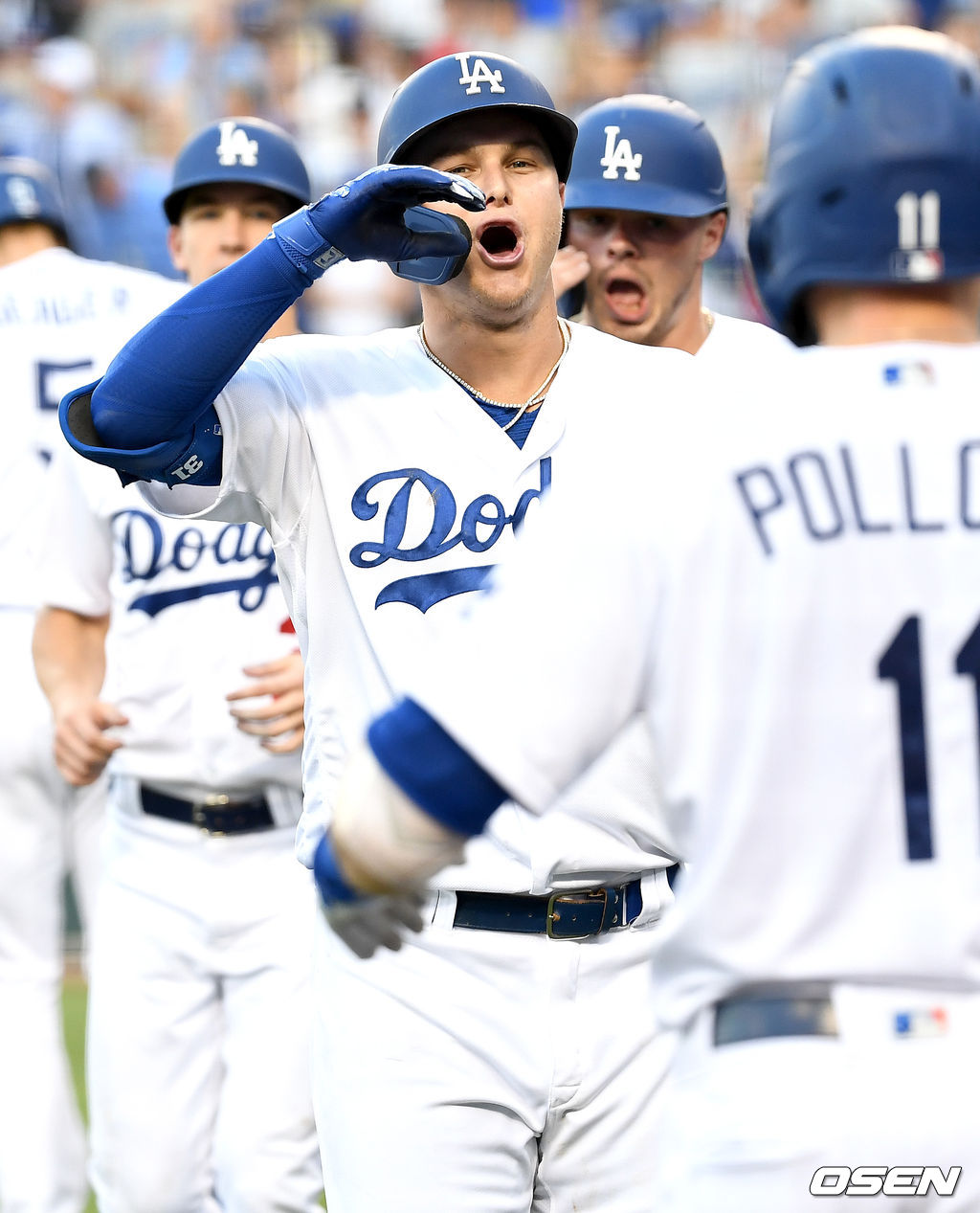3회말 무사 1, 3루 상황 다저스 작 피더슨이 달아나는 스리런포를 날리고 동료들과 인사를 나누고 있다. /dreamer@osen.co.kr