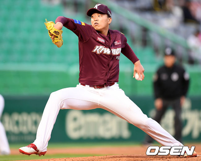 1회말 키움 선발투수 이승호가 역투하고 있다. /pjmpp@osen.co.kr