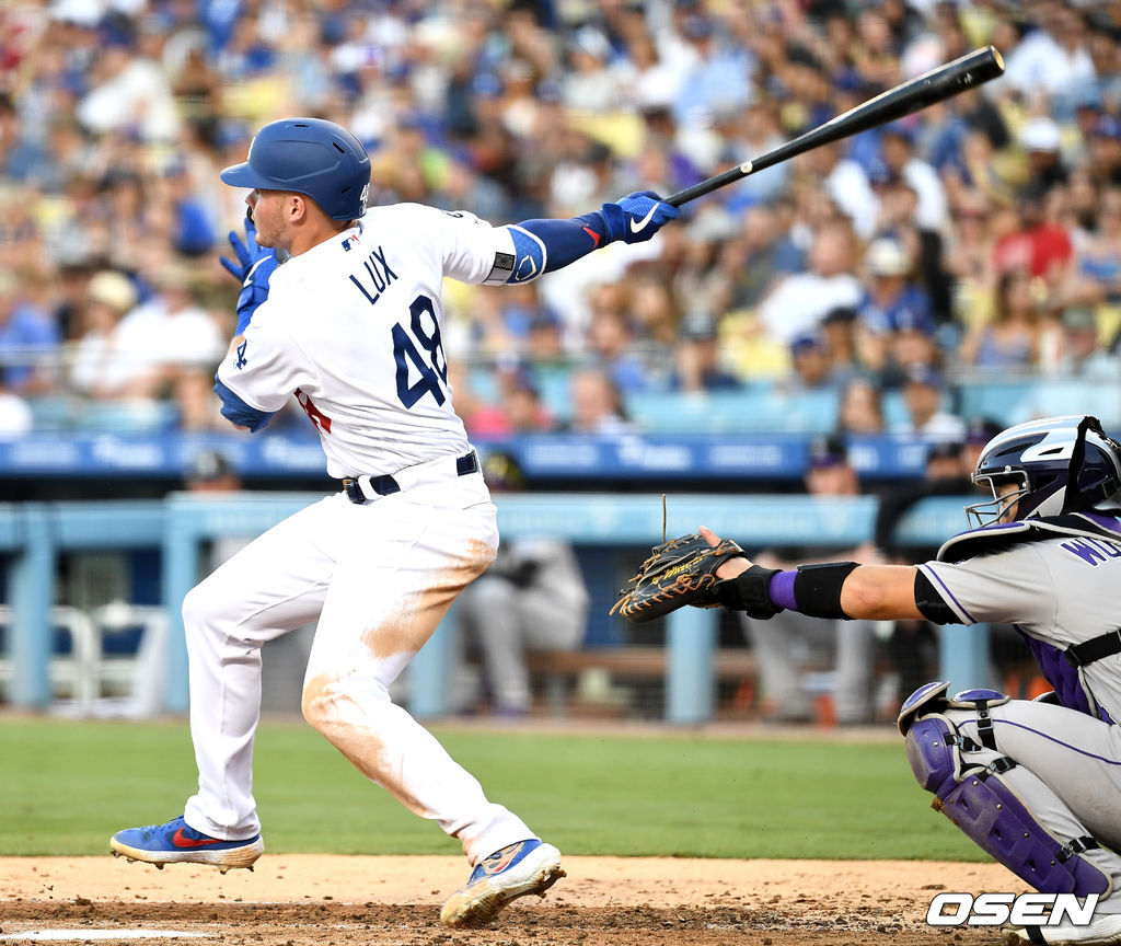 3회말 무사 선두타자로 나선 다저스 가빈 럭스가 2루타를 날리고 있다. /dreamer@osen.co.kr