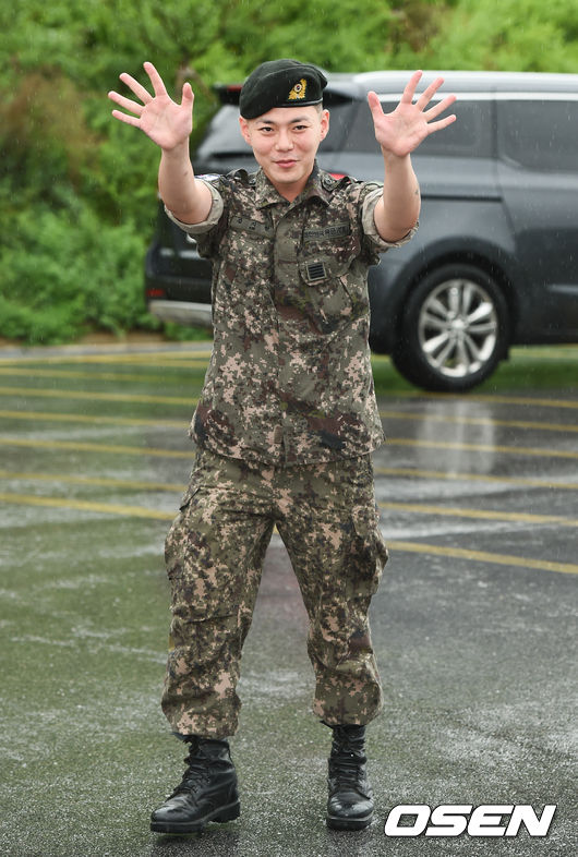 지소울이 전역 후 이동하고 있다. / soul1014@osen.co.kr