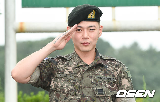 지소울이 거수경례를 하고 있다./ soul1014@osen.co.kr