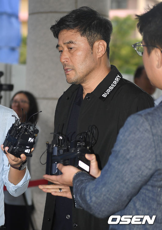 최민수가 법정에 출석하고 있다./youngrae@osen.co.kr