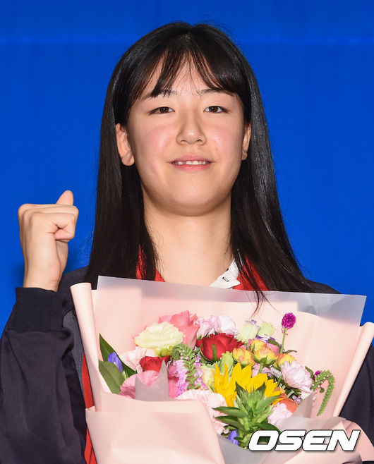 1라운드 전체 1순위로 KGC인삼공사에 지명된 정호영이 포즈를 취하고 있다./  soul1014@osen.co.kr