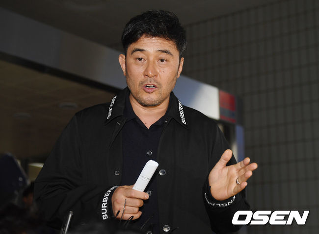 최민수가 공판을 마친 뒤 기자들과 인터뷰를 하고 있다./youngrae@osen.co.kr