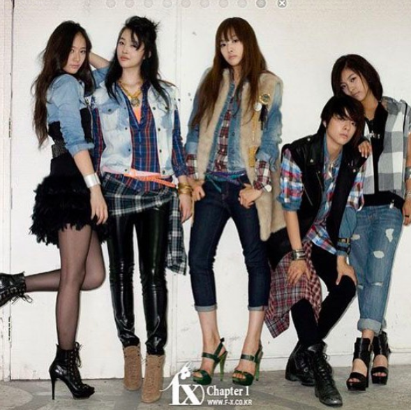 [사진=엠버 SNS] 엠버가 공개한 에프엑스 데뷔 싱글 앨범 '라차타' 재킷.