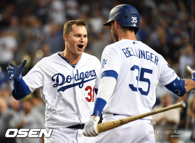 5일(한국시간) 미국 캘리포니아주 로스앤젤레스 다저스타디움에서 ‘2019 메이저리그’ LA 다저스와 콜로라도 로키스의 경기가 열렸다.  1회말 선두타자 작 피더슨이 홈런을 치고 환호하고 있다. /dreamer@osen.co.kr