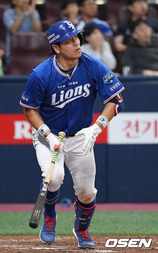 4회초 무사 삼성 강민호가 2루타를 때려내고 있다. /youngrae@osen.co.kr