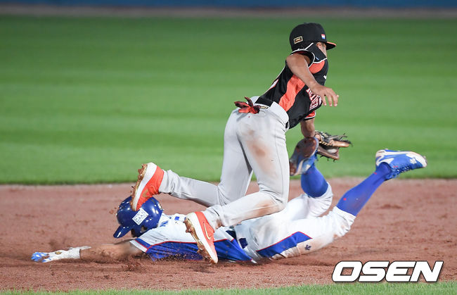 5회말 2사 1루 신준우 타석 때 1루 주자 김지찬이 도루 성공하고 있다.  /soul1014@osen.co.kr