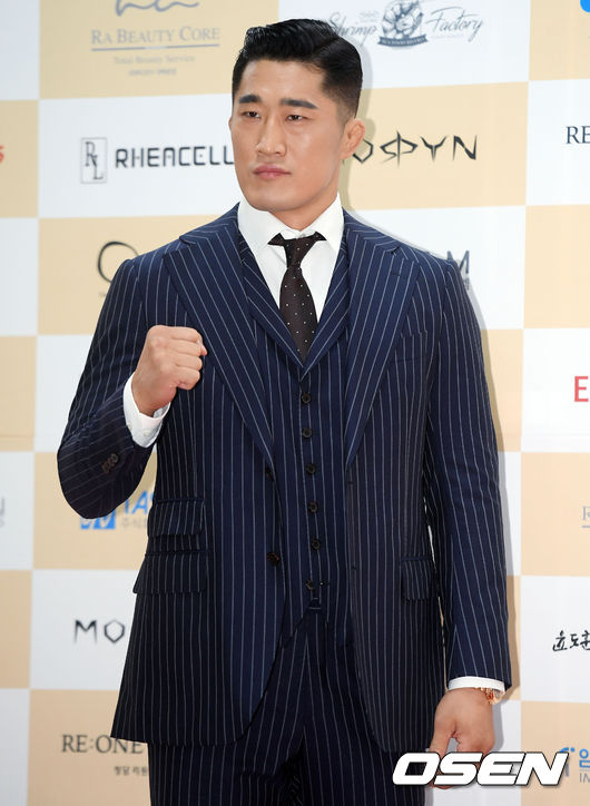 스포츠테이너 부문 수상자 김동현이 포토타임을 갖고 있다. / eastsea@osen.co.kr