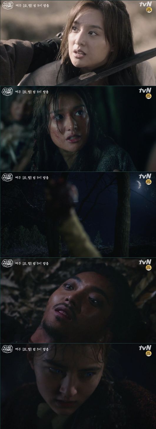 [사진=tvN 방송화면] '아스달 연대기' 15회에서 김지원의 저주로 참혹한 최후를 맞는 황희.
