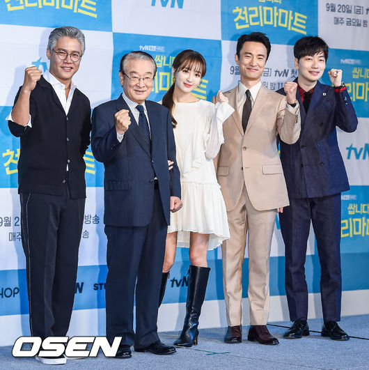 출연배우들이 포즈를 취하고 있다. / soul1014@osen.co.kr