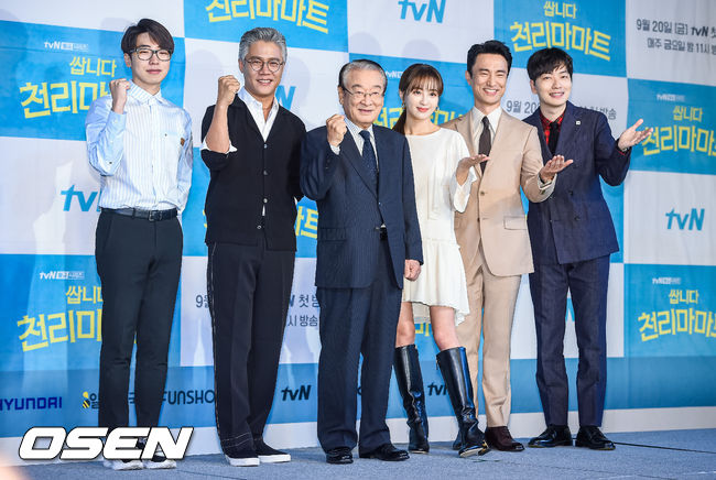 출연배우들이 포즈를 취하고 있다. / soul1014@osen.co.kr