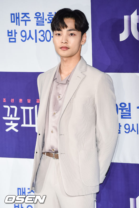 김민재가 포즈를 취하고 있다. / soul1014@osen.co.kr