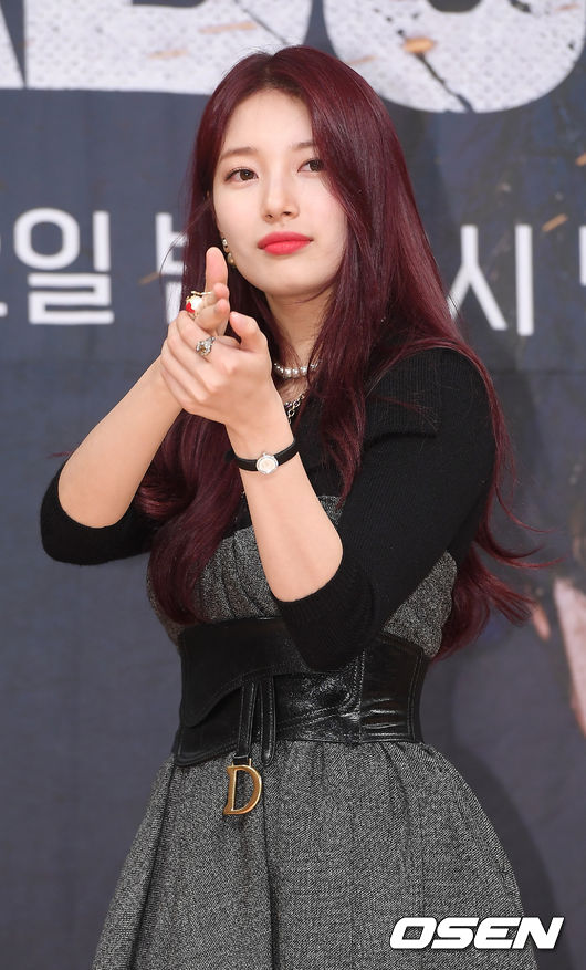 배수지가 무대 위에서 포토타임을 갖고 있다./ rumi@osen.co.kr