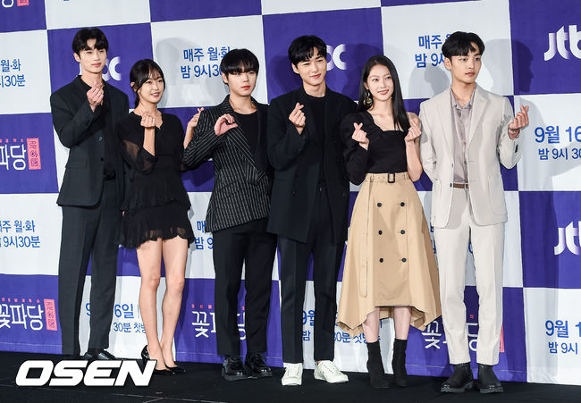 출연배우들이 포즈를 취하고 있다.  / soul1014@osen.co.kr