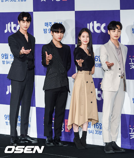 변우석과 박지훈, 공승연, 김민재가 포즈를 취하고 있다.  / soul1014@osen.co.kr