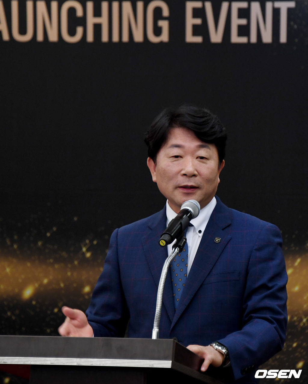 ‘볼빅 core XT’의 개발 배경을 소개하고 있는 문경안 볼빅 회장.