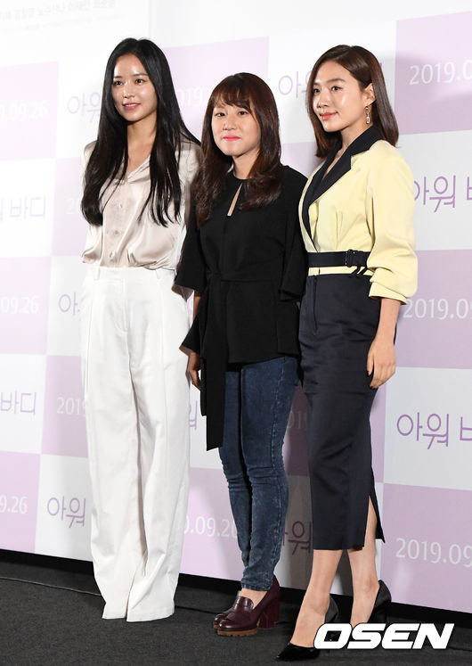 17일 오후 서울 CGV 용산아이파크몰에서 영화 '아워바디'(감독 한가람) 언론시사회가 열렸다.안지혜, 한가람 감독, 최희서가 포토타임을 갖고 있다. /sunday@osen.co.kr