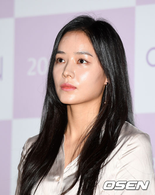 17일 오후 서울 CGV 용산아이파크몰에서 영화 '아워바디'(감독 한가람) 언론시사회가 열렸다.배우 안지혜가 취재진의 질문을 듣고 있다. /sunday@osen.co.kr