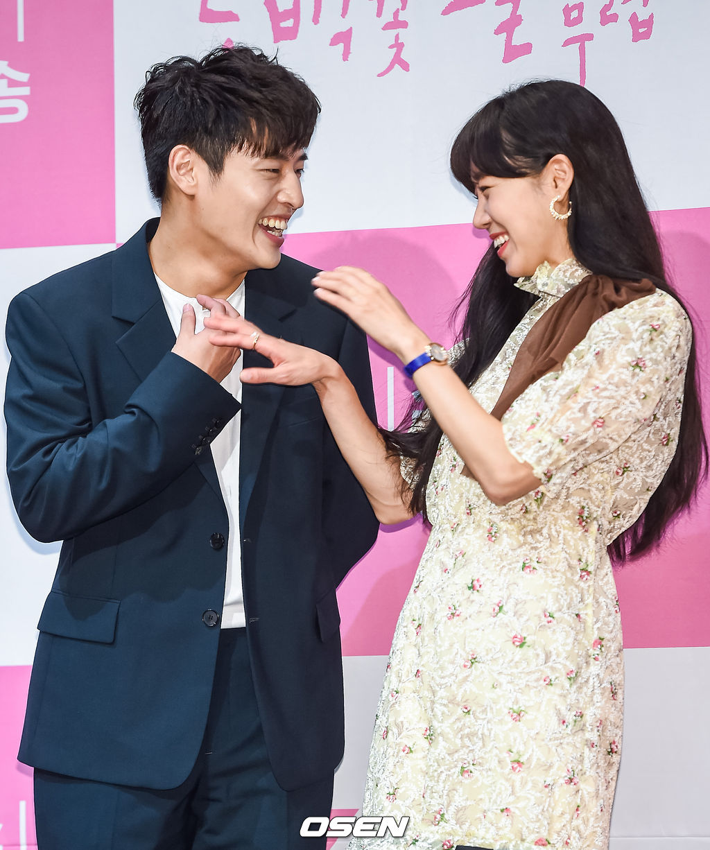 강하늘과 공효진이 포즈를 취하고 있다. / soul1014@osen.co.kr