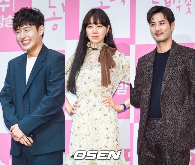 17일 '동백꽃 필 무렵' 제작발표회에 참석한 배우 강하늘(왼쪽부터), 공효진, 김지석이 포토타임에 포즈를 취하고 있다. / soul1014@osen.co.kr