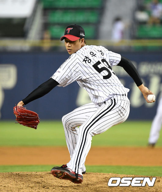 9회초 LG 정우영이 역투하고 있다. /sunday@osen.co.kr