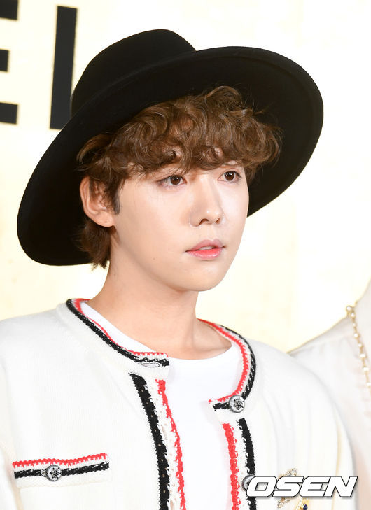 가수 위너 김진우가 포토타임을 하고 있다. /jpnews@osen.co.kr